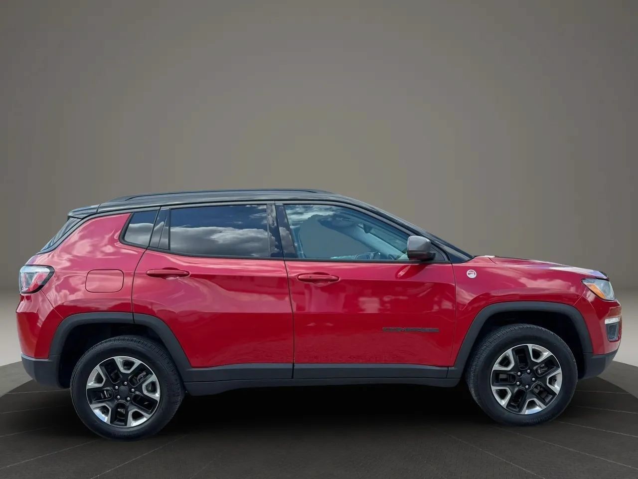 Used 2018 Jeep Compass Trailhawk w/ Popular Equipment Group AWD/4WD image 2
