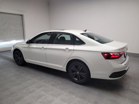 Used 2023 Volkswagen Jetta SE FWD image 3