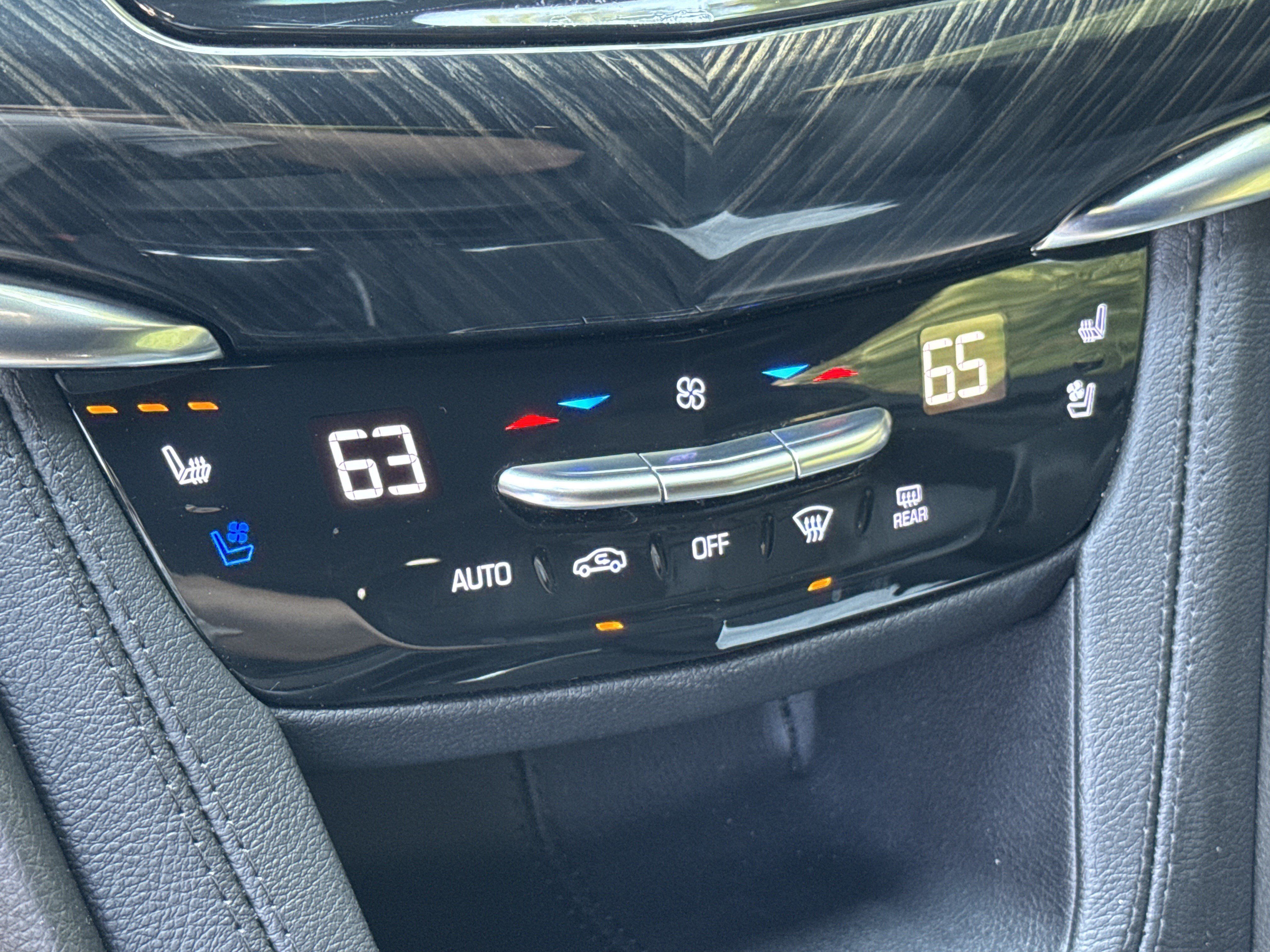 Used 2023 Cadillac XT6 Premium Luxury FWD image 23