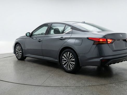 Used 2025 Nissan Altima 2.5 SV FWD image 6