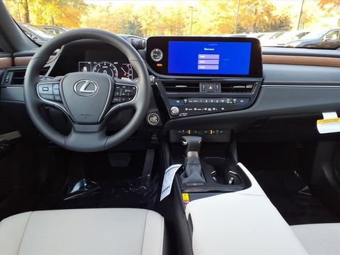 New 2025 Lexus ES 350 w/ Premium Package image 8