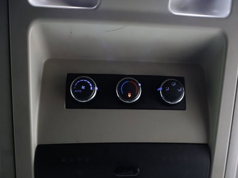 Used 2016 Chrysler Town & Country Touring-L image 25