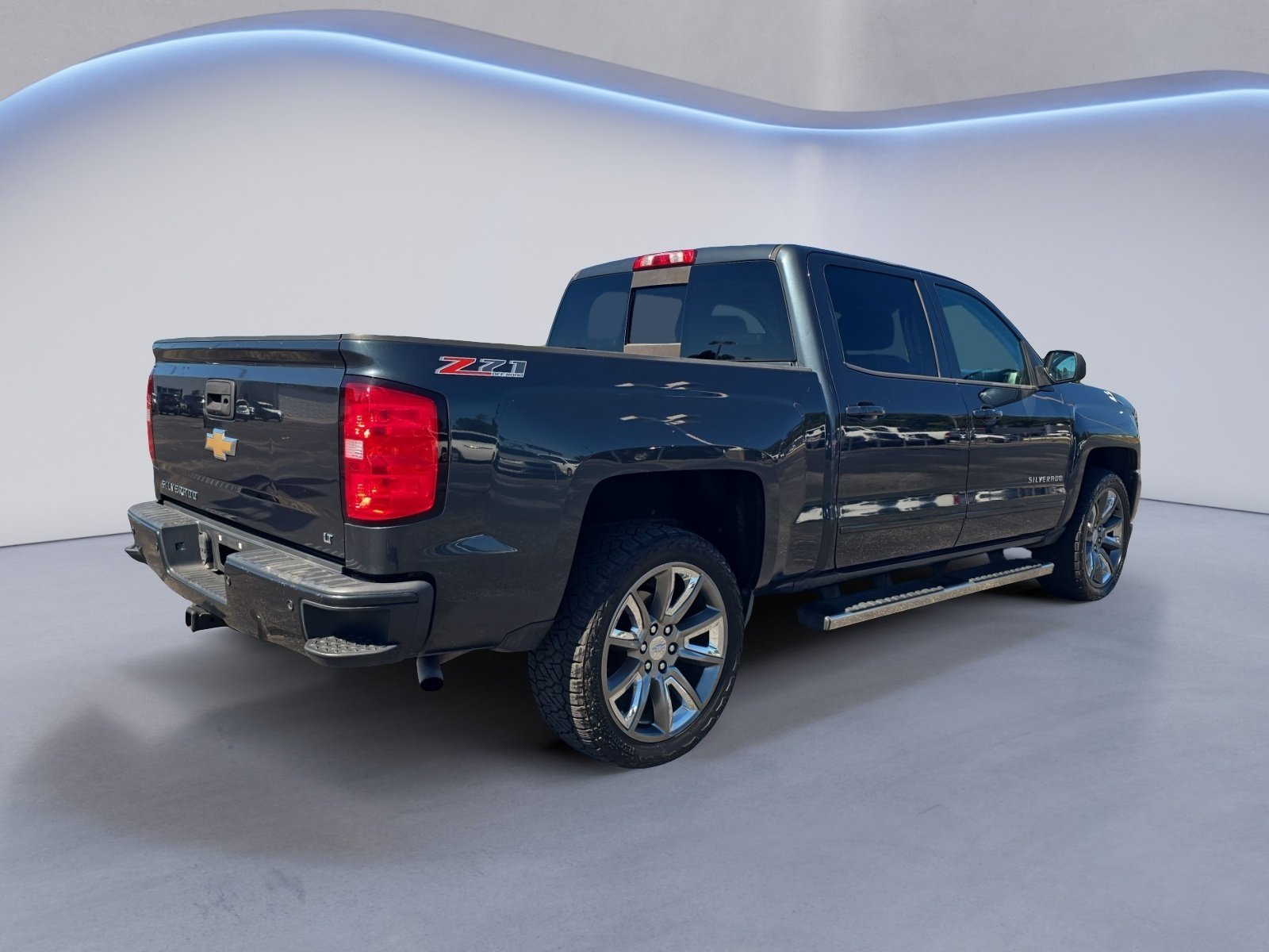 Used 2017 Chevrolet Silverado 1500 LT w/ LT Convenience Package AWD/4WD image 6