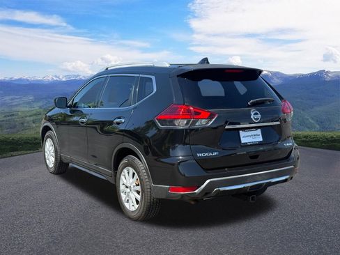 Used 2017 Nissan Rogue SV AWD/4WD image 3