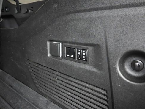 Used 2023 Chevrolet Suburban Z71 w/ Luxury Package image 39