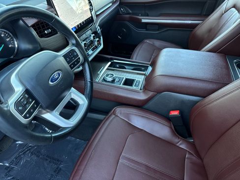 Used 2023 Ford Expedition Limited image 11