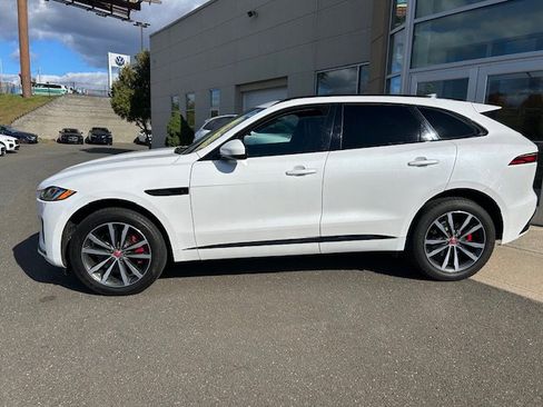 Certified 2023 Jaguar F-PACE R-Dynamic S image 3