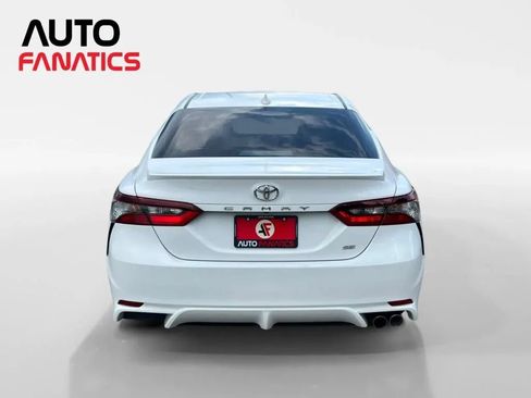Used 2021 Toyota Camry SE FWD image 4