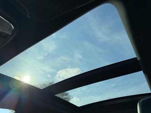 Used 2023 Chrysler 300 S image 18