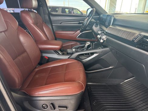 Used 2023 Kia Telluride EX image 17