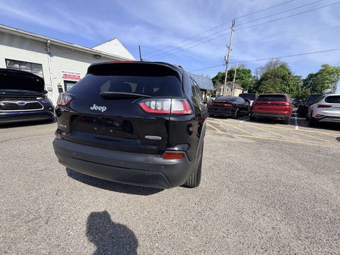 Used 2019 Jeep Cherokee Latitude Plus w/ Cold Weather Group AWD/4WD image 25