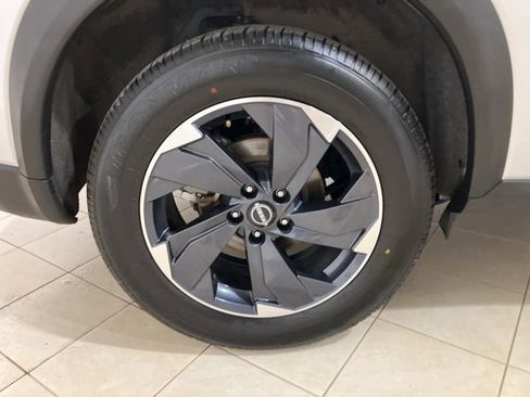 Used 2024 Nissan Rogue SV image 27