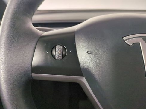 Used 2023 Tesla Model Y Long Range image 31