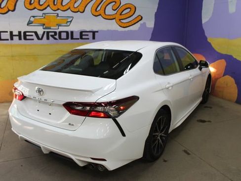 Used 2021 Toyota Camry SE FWD image 7