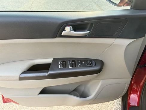 Used 2022 Kia Sportage LX image 10