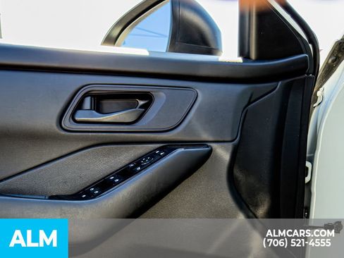 Used 2024 Nissan Rogue S FWD image 8