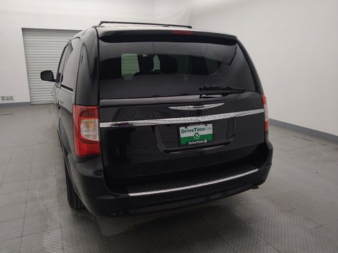 Used 2016 Chrysler Town & Country Touring w/ Driver Convenience Group image 6