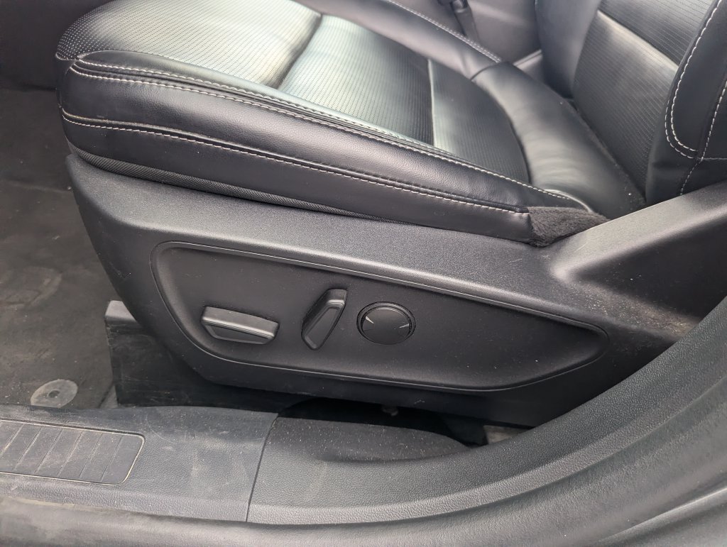 Used 2025 Ford Escape Platinum AWD/4WD image 30
