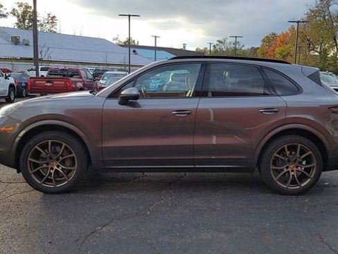 Used 2021 Porsche Cayenne S image 5