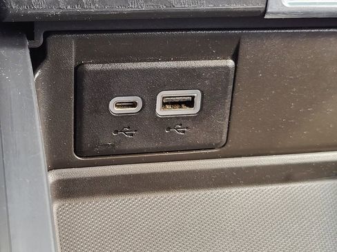 Used 2023 GMC Yukon XL Denali image 34