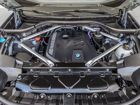 Used 2023 BMW X7 xDrive40i w/ M Sport Package image 19