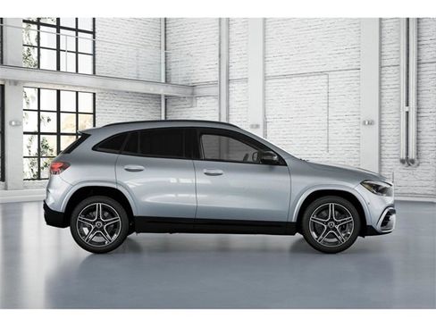 New 2025 Mercedes-Benz GLA 250 4MATIC image 2