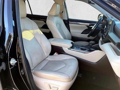 Used 2020 Toyota Highlander Limited image 9