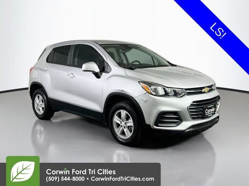 Used 2017 Chevrolet Trax LS AWD/4WD image 1