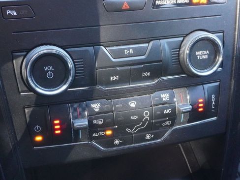 Used 2019 Ford Explorer XLT w/ Equipment Group 202A image 18