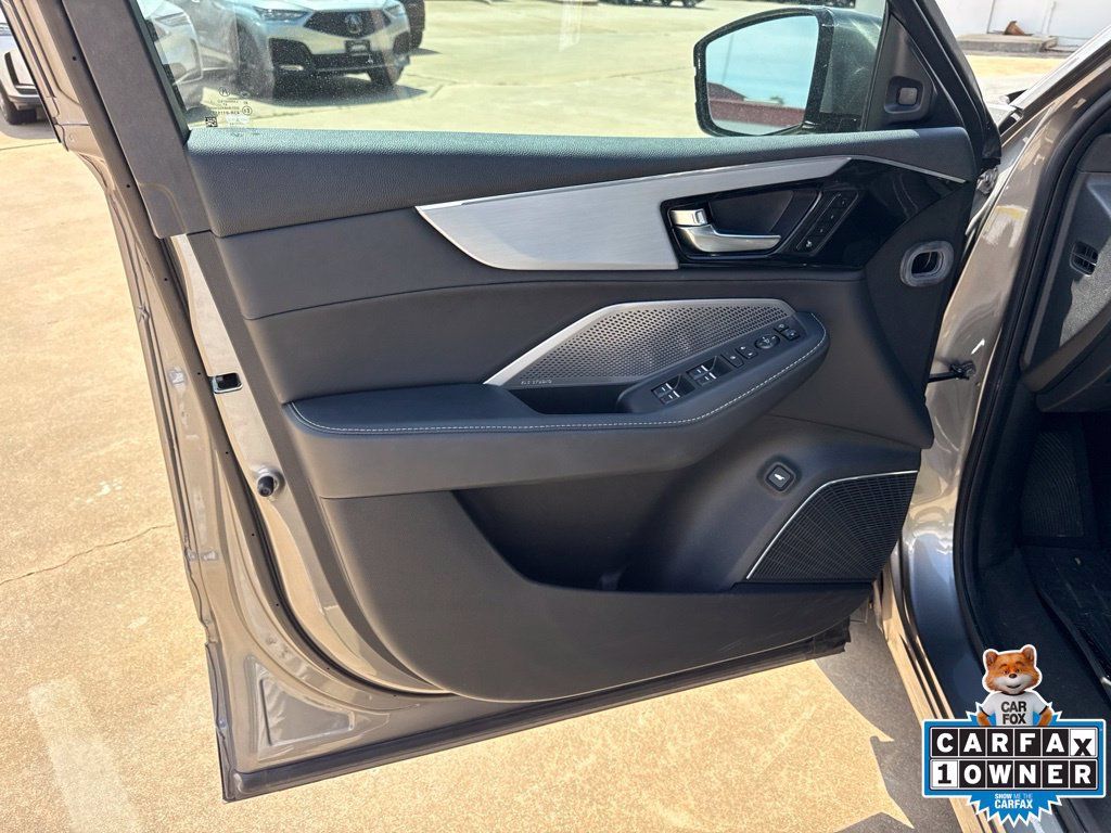 Used 2023 Acura MDX w/ Technology Package AWD/4WD image 10