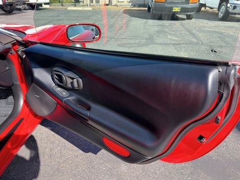 Used 2001 Chevrolet Corvette Convertible w/ Preferred Equipment Group2 RWD image 11