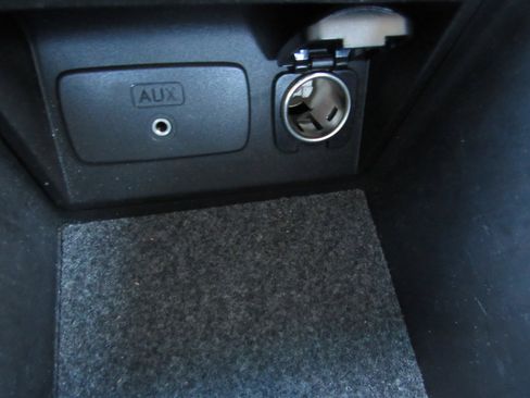 Used 2011 Subaru Legacy 2.5i Limited image 19