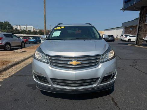 Used 2017 Chevrolet Traverse LT w/ Style and Technology Package FWD image 2