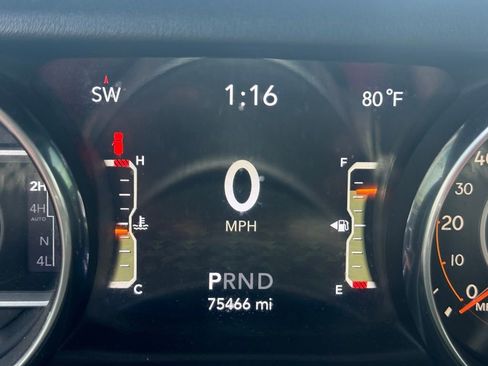 Used 2019 Jeep Wrangler Unlimited Sahara w/ Quick Order Package 24M Moab AWD/4WD image 15