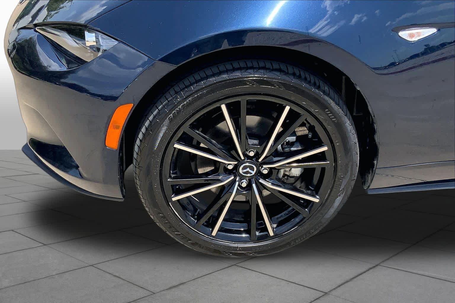 Used 2025 MAZDA MX-5 Miata RF Grand Touring RWD image 10