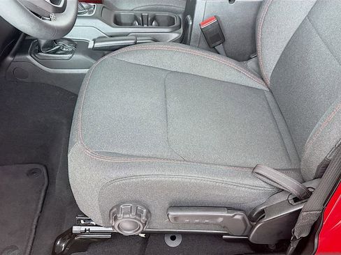 Used 2025 Jeep Wrangler Unlimited Rubicon image 13