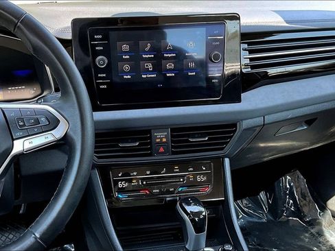 Used 2025 Volkswagen Jetta SE FWD image 11