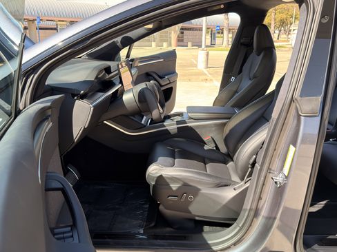 Used 2022 Tesla Model X Plaid image 16