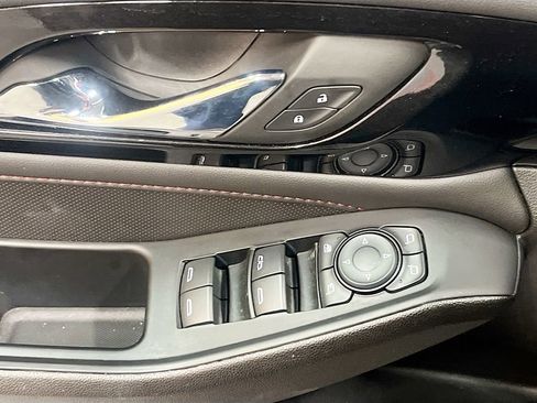 Used 2023 Chevrolet Traverse RS image 18