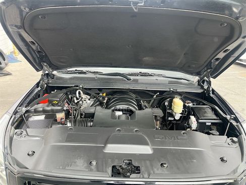 Used 2020 GMC Yukon XL SLT image 32