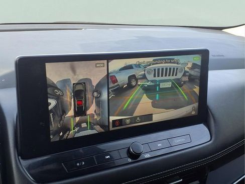 Used 2024 Nissan Rogue SL image 9