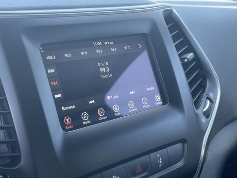 Used 2021 Jeep Cherokee Latitude Plus FWD image 22