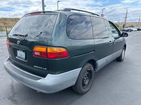 Used 2000 Toyota Sienna LE FWD image 4