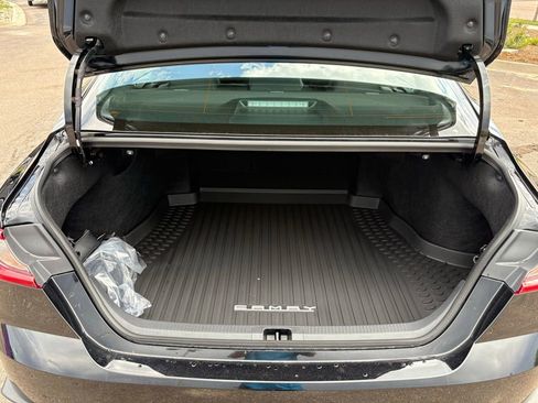 Used 2025 Toyota Camry SE image 29