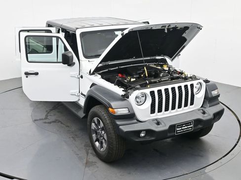 Used 2020 Jeep Gladiator Sport w/ Quick Order Package 24S AWD/4WD image 37