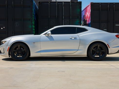 Used 2019 Chevrolet Camaro LT RWD image 4