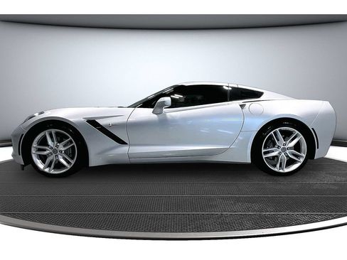 Used 2018 Chevrolet Corvette Stingray Coupe w/ 2LT Preferred Equipment Group RWD image 13