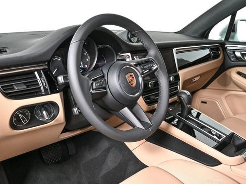 Certified 2026 Porsche Macan image 4