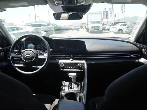 Used 2025 Hyundai Elantra SEL FWD image 24