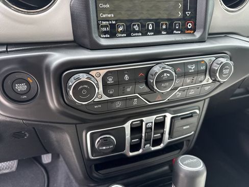 Used 2021 Jeep Gladiator Overland AWD/4WD image 27